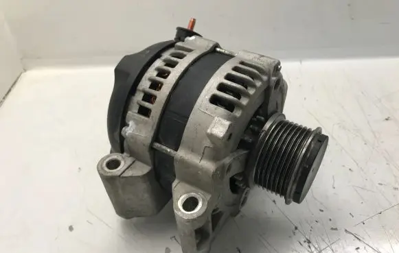 Toyota Corolla Verso AR10 Generator/alternator 270600G011 J5112146
