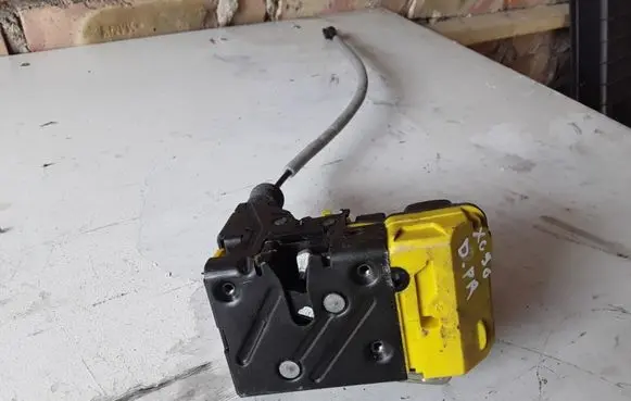 Volvo XC90 Front door lock