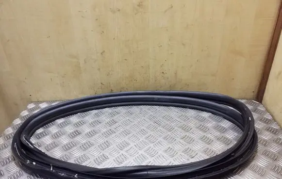 Mercedes-Benz ML W164 Trunk rubber seal (body) 