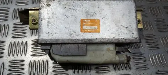 Audi 80 90 S2 B4 ABS control unit/module 0265100037 443907379C