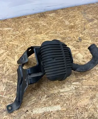 Intake resonator
