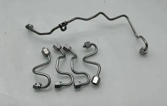 Nissan Navara D23 Fuel injector supply line/pipe 1668400Q0M 1668000QAU 1668000QAV