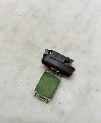 Mercedes-Benz Vito Viano W638 Heater blower motor/fan resistor X19133282S