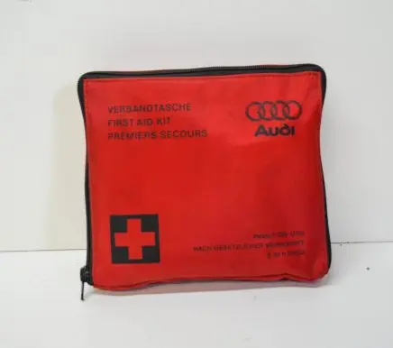 Volkswagen Golf VII First aid kit 8P0860282A