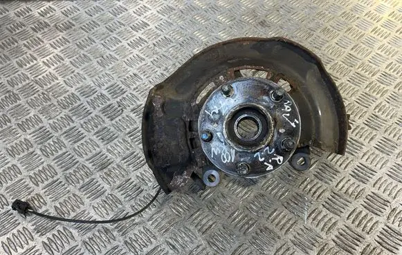 Toyota RAV 4 (XA30) Front wheel hub spindle knuckle