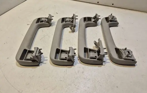 Audi A6 S6 C6 4F A set of handles for the ceiling 8P0857607C 8P0857607D