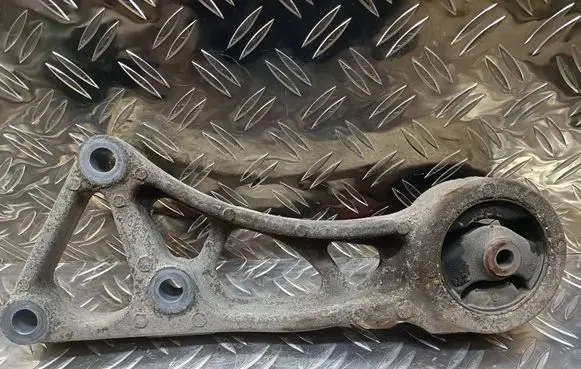 Citroen C-Zero Engine mount bracket