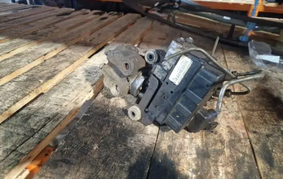 Volkswagen Golf III ABS Pump 10050102883