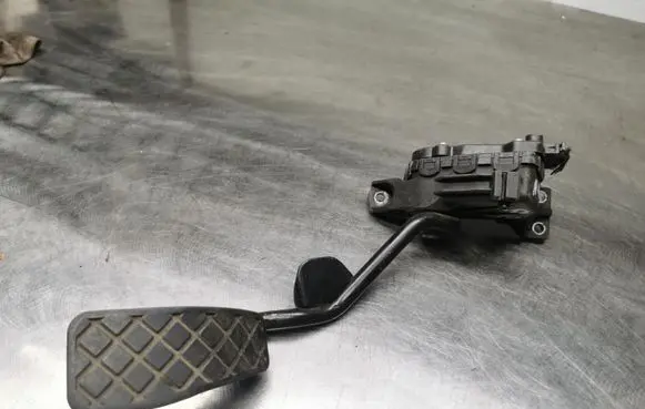 Audi A4 S4 B6 8E 8H Accelerator throttle pedal 8E2721523
