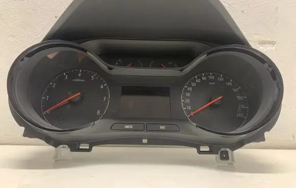 Opel Crossland X Speedometer (instrument cluster) 9831000480 769318590