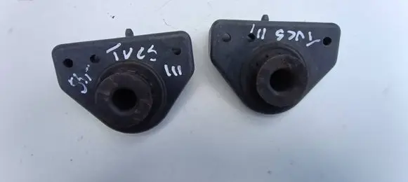 Hyundai Tucson TL Radiator mount bracket 
