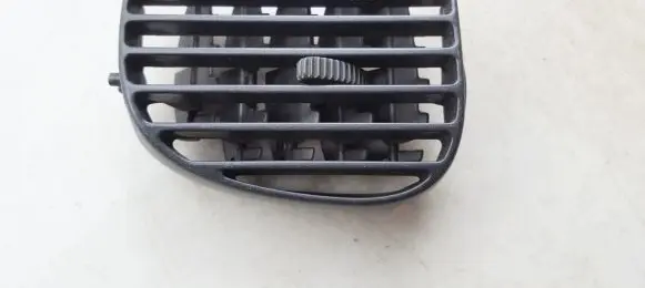 Volvo S40, V40 Dash center air vent grill