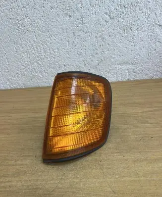Mercedes-Benz E W124 Front indicator light 1305233928 F3149
