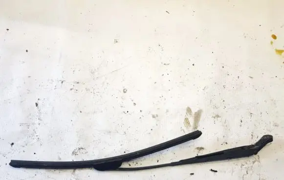 Volkswagen Fox Front wiper blade arm