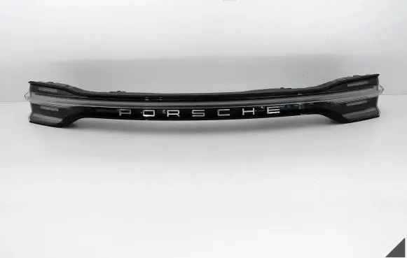 Porsche Macan (95B) Rear light center trim bar blend 95B945208F