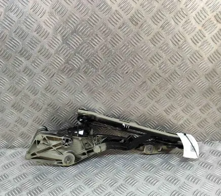Tailgate/trunk/boot hinge