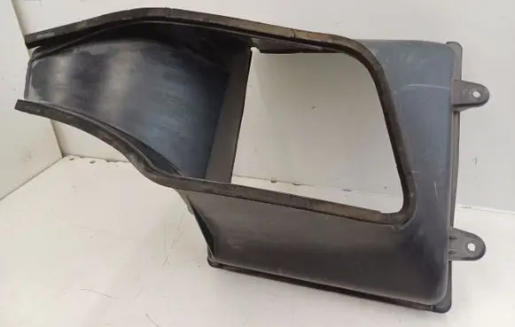 Maserati Levante Intercooler air guide/duct channel 670031969