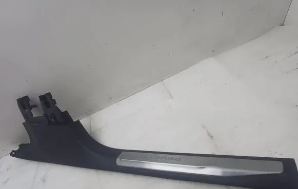 Front sill trim cover