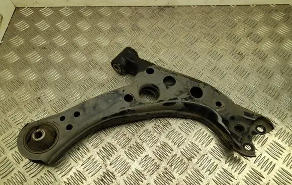 Toyota Prius (XW50) Front lower control arm/wishbone