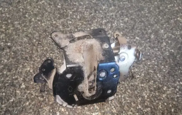 Nissan Quest Sliding door lock 