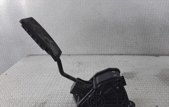 Honda CR-V Accelerator throttle pedal