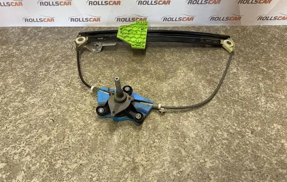 Rear door manual window regulator