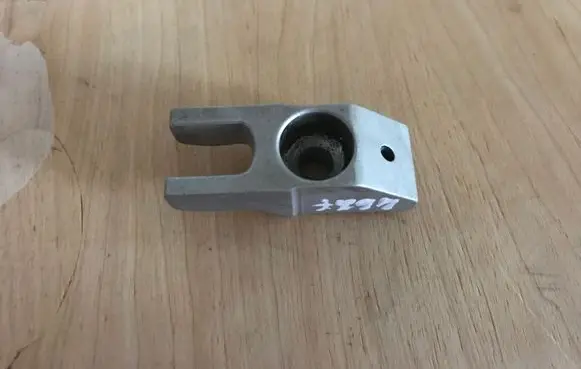 Opel Astra J Fuel Injector clamp holder 55564625