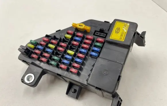 KIA Sportage Fuse module 919501F520