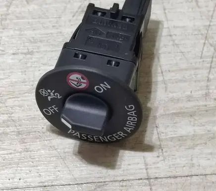 Renault Kangoo III Passenger airbag on/off switch 681999278R