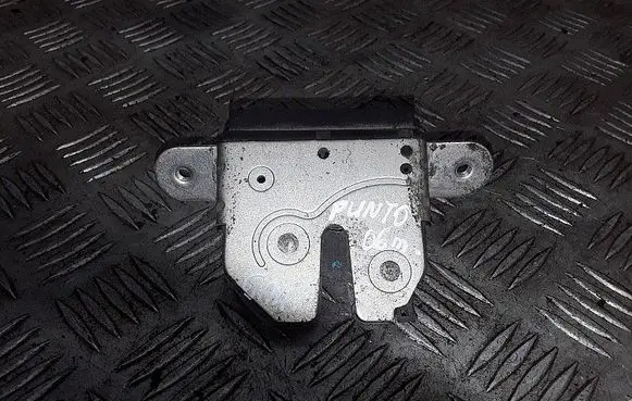 Fiat Punto (188) Tailgate/trunk/boot lock/catch/latch 55701971