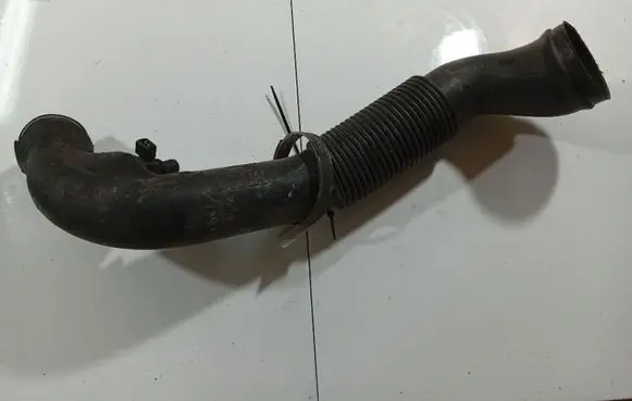 Air intake hose/pipe