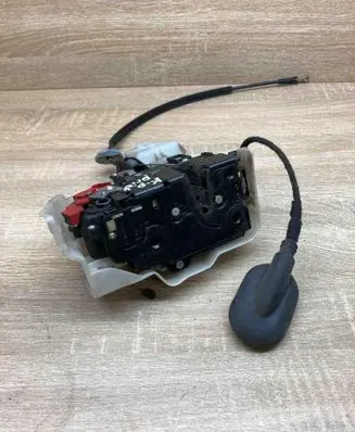 Volkswagen Touran I Front door lock E840299001A LHFRONT