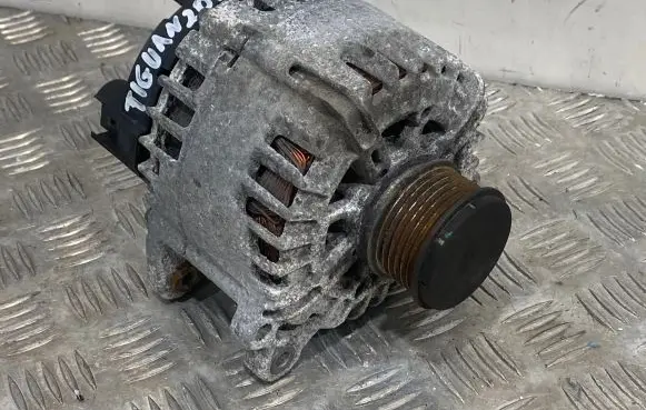 Volkswagen Tiguan Generator/alternator 03L903024M 112006536 2617854A
