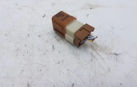 Nissan X-Trail T30 Other relay 2523079964 31223B