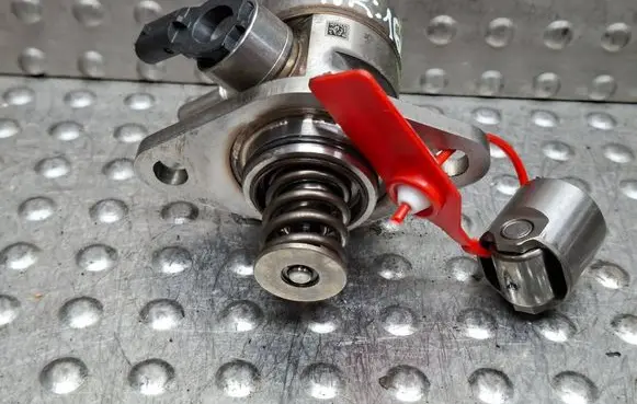 Peugeot 208 II Mechanical fuel pump S26279165 9812133780
