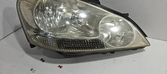 Toyota Avensis Verso Headlight/headlamp 