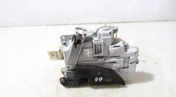 Audi A3 S3 8P Front door lock
