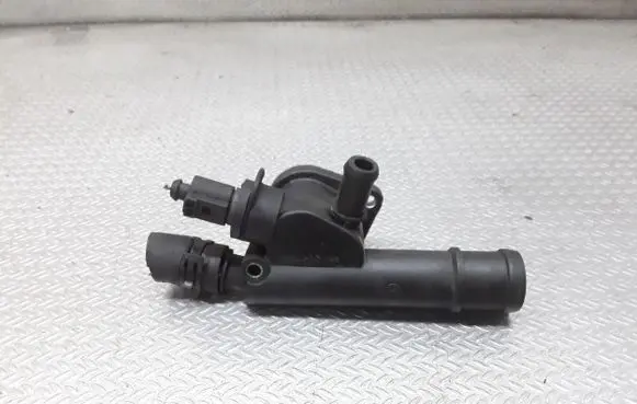 Volkswagen Touran I Engine coolant pipe/hose