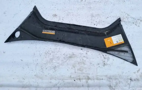 Tesla Model S Wiper trim 100632900D 1006329-00-D