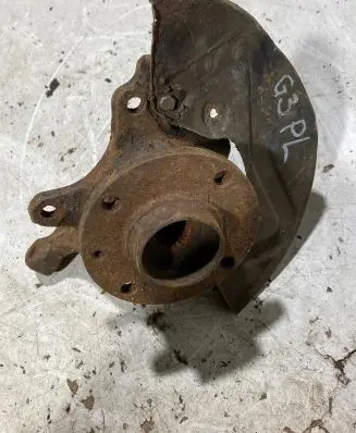 Volkswagen Golf III Front wheel hub spindle knuckle