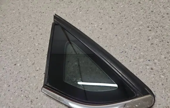 Ford Fusion II Rear side window 43R004529