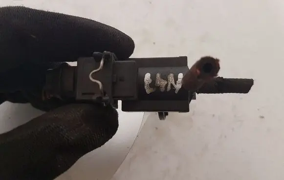 BMW 3 E90 E91 Turbo solenoid valve 70231800 7810831