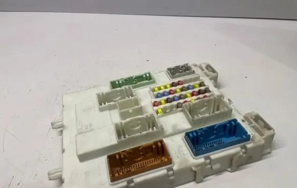 Ford Focus Fuse module BV6N14A073EP