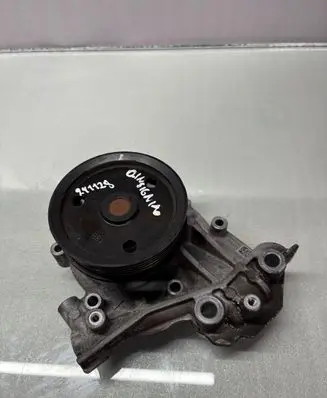 Opel Insignia B Water pump 55505570