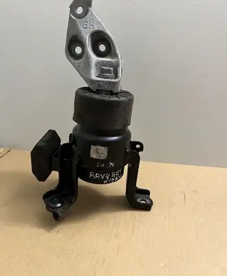 Toyota RAV 4 (XA40) Engine mount bracket