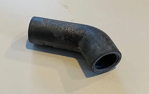 Audi A6 S6 C5 4B Breather hose/pipe 0867198