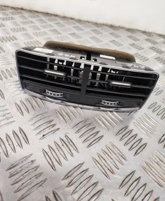 Rear air vent grill