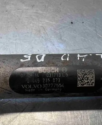 Volvo XC70 Fuel main line pipe 0445215023