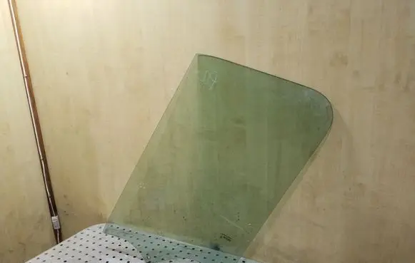 Nissan NV400 Front door window/glass (coupe) 