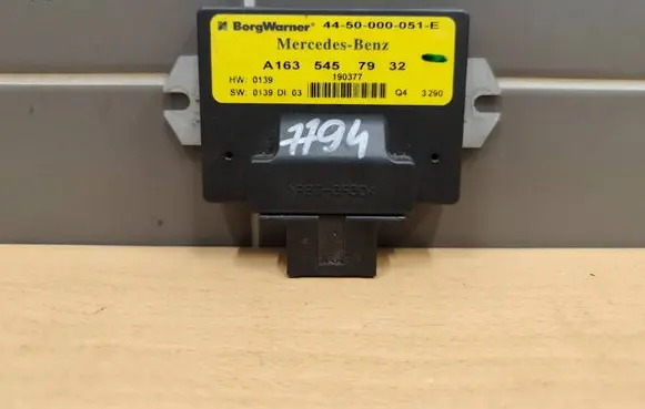 Mercedes-Benz ML W163 Transfer box differential control unit A1635457932 4450000051E